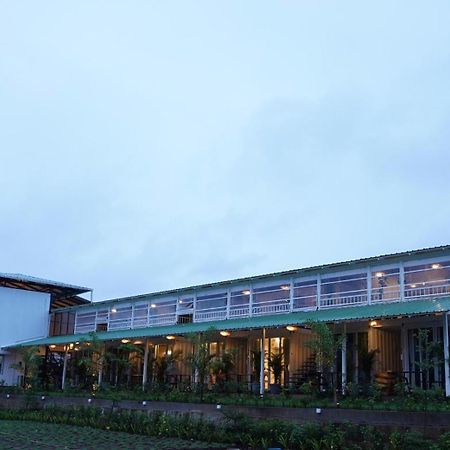 Hotel The Boat Club,Karjat Zewnętrze zdjęcie