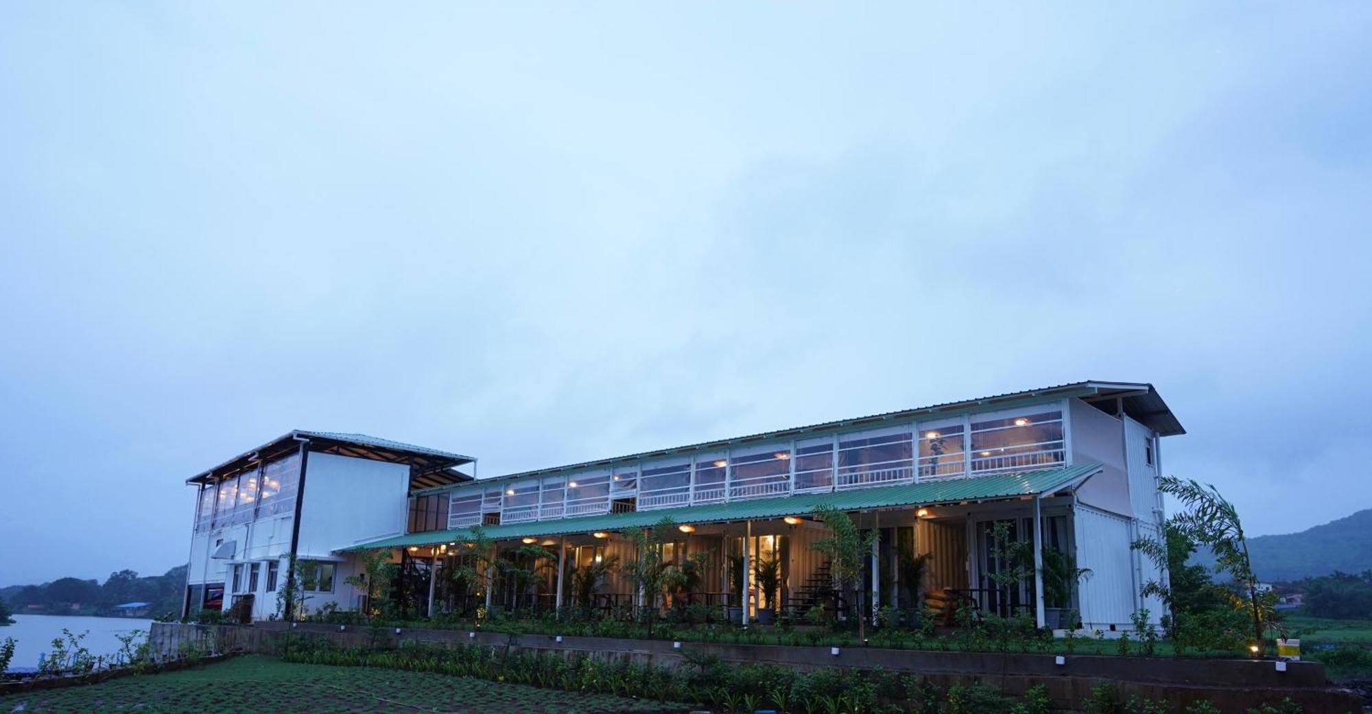 Hotel The Boat Club,Karjat Zewnętrze zdjęcie