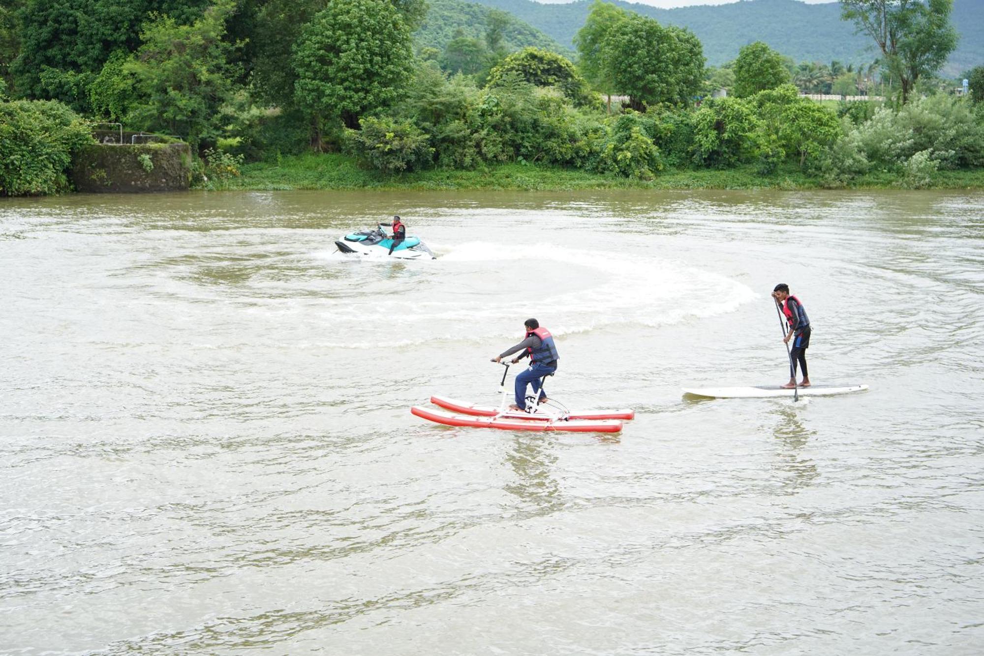 Hotel The Boat Club,Karjat Zewnętrze zdjęcie