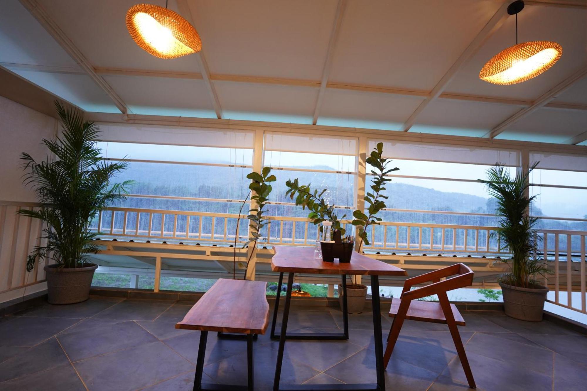 Hotel The Boat Club,Karjat Zewnętrze zdjęcie