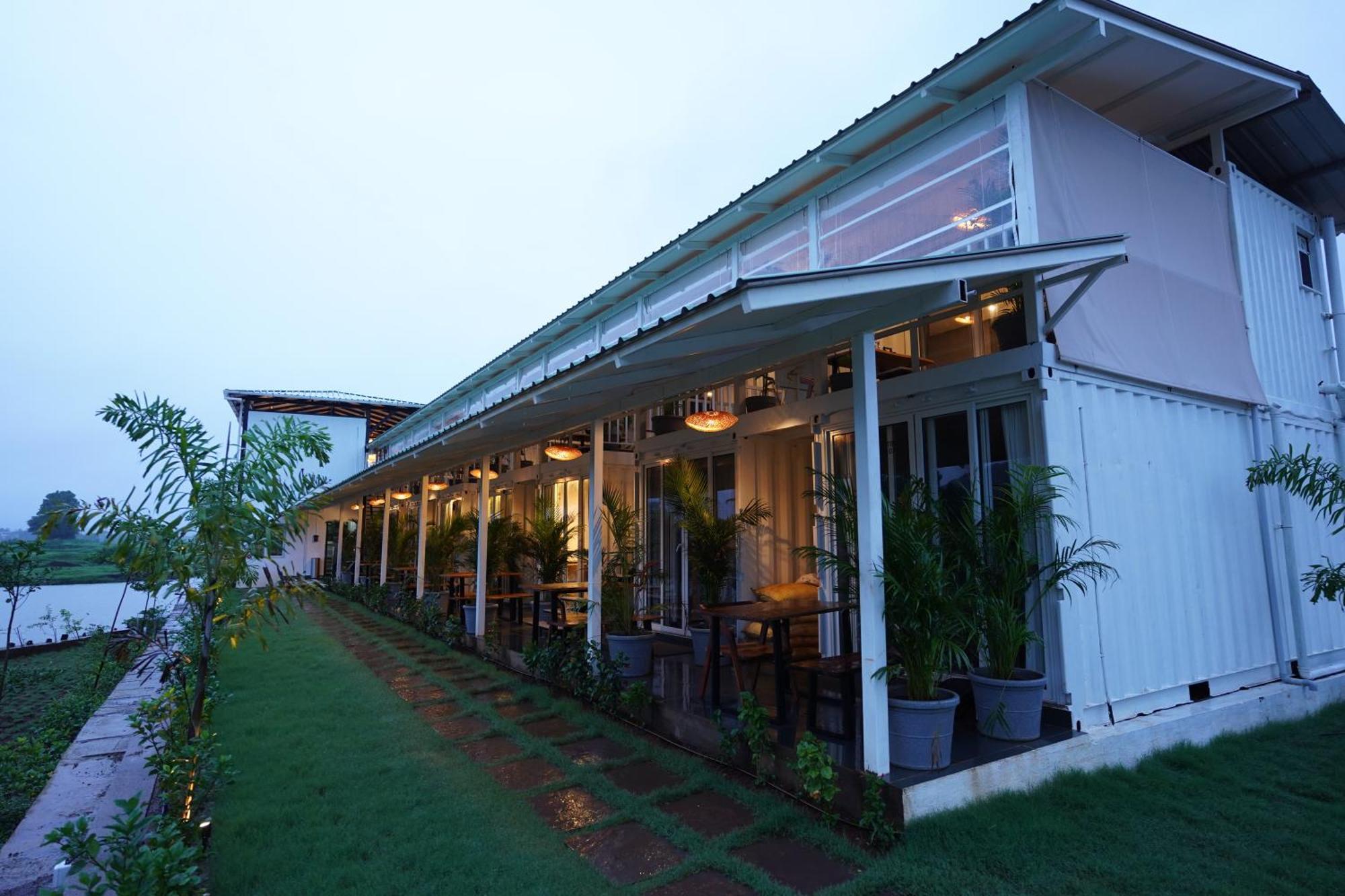 Hotel The Boat Club,Karjat Zewnętrze zdjęcie