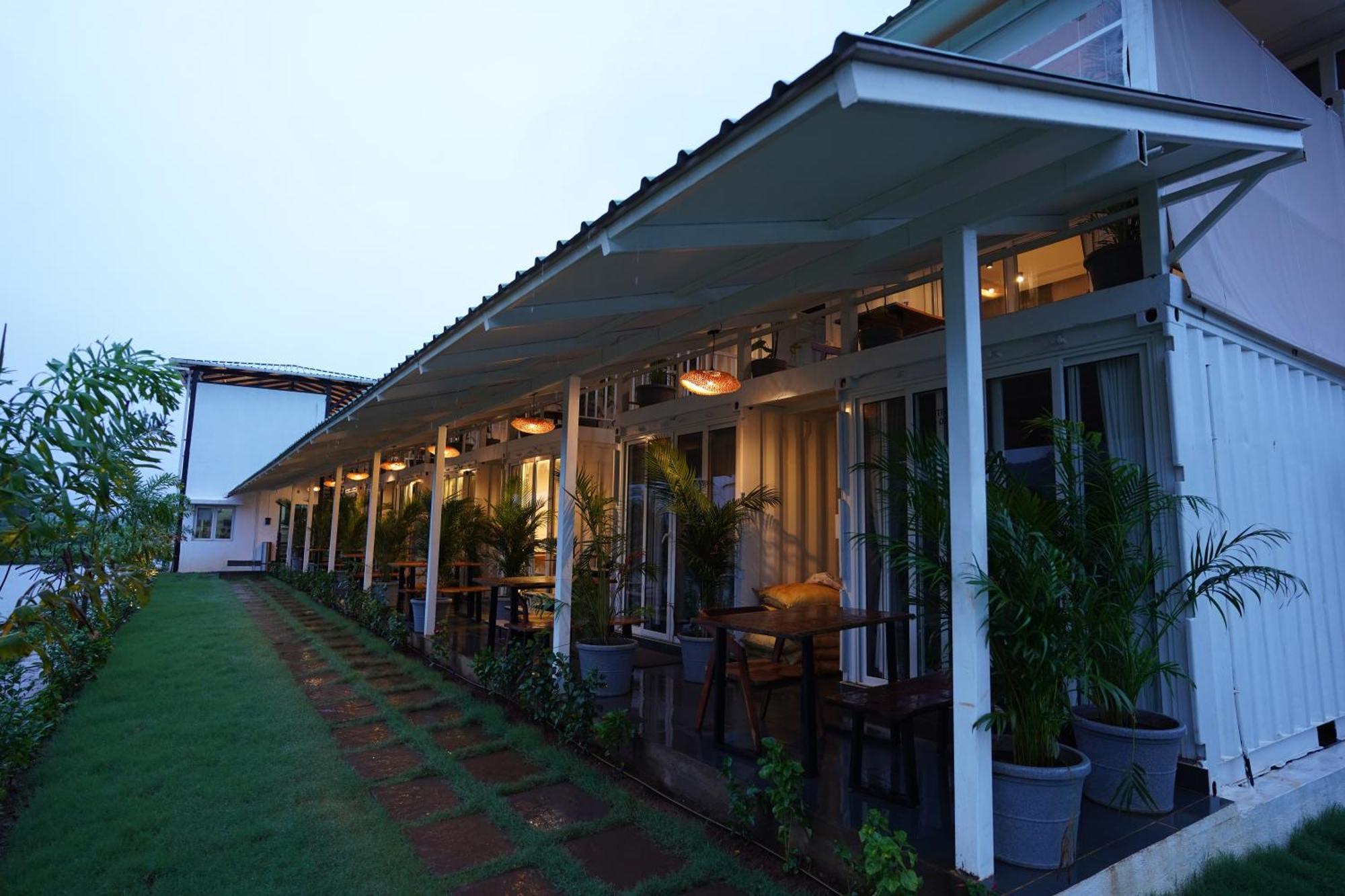 Hotel The Boat Club,Karjat Zewnętrze zdjęcie